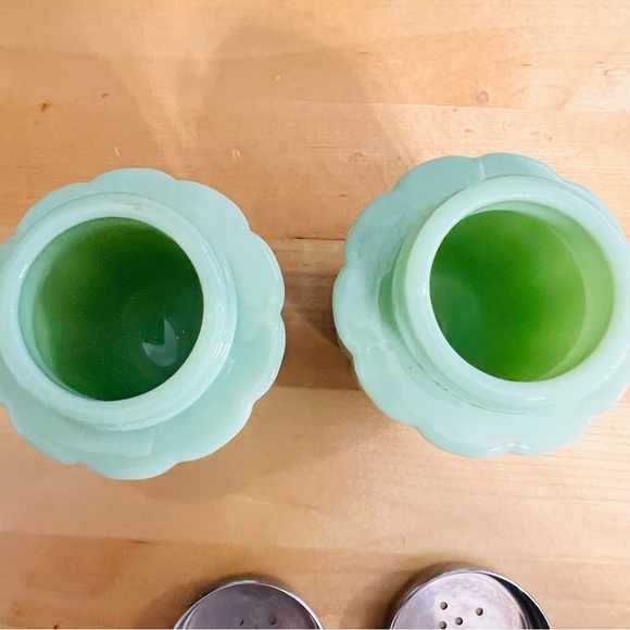 The Pioneer Woman Timeless Beauty Jade Green Milk Glass Salt & Pepper Shaker Set - Picture 8 of 10